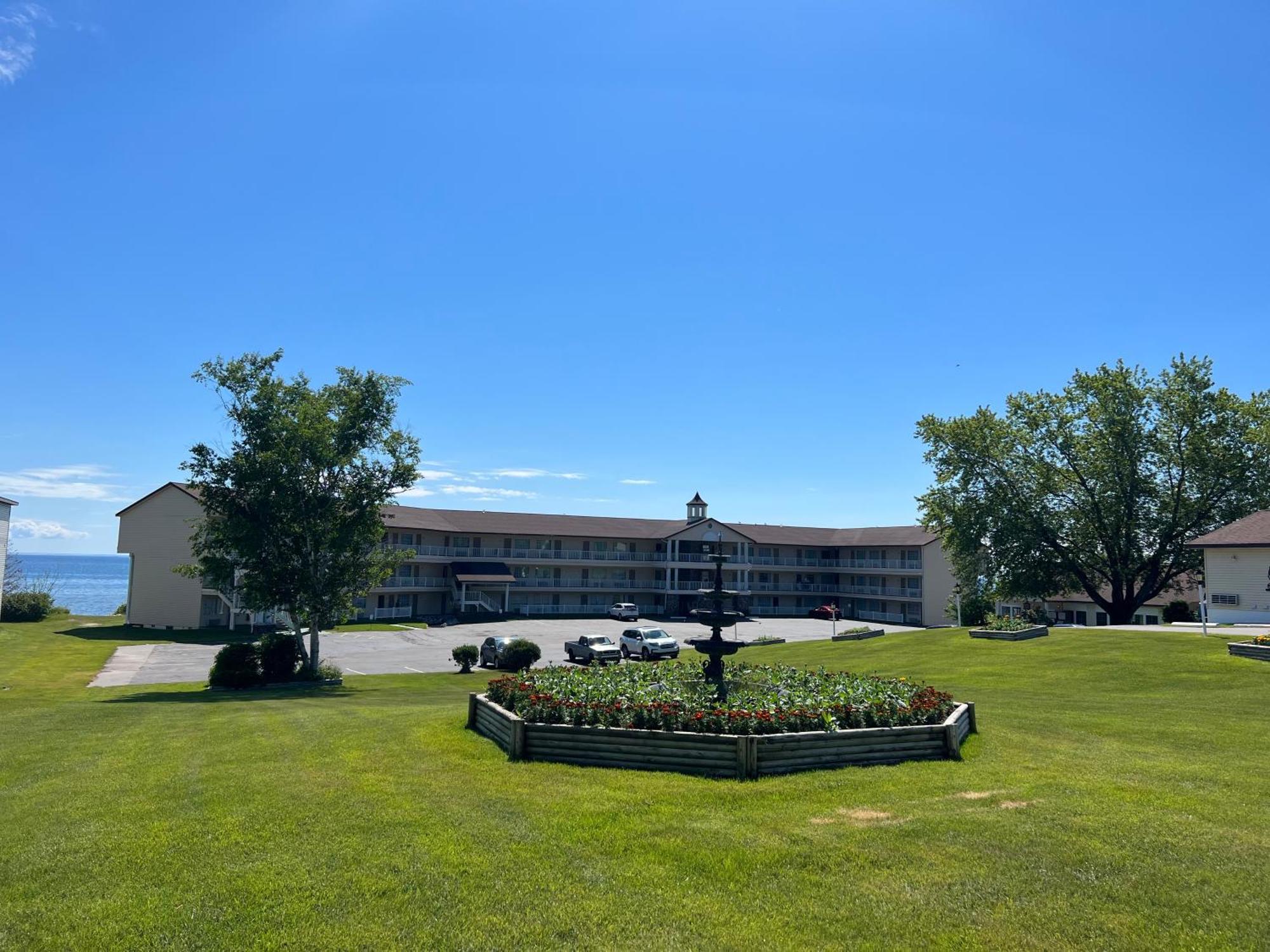 Quality Inn Lakefront Saint-Ignace Extérieur photo