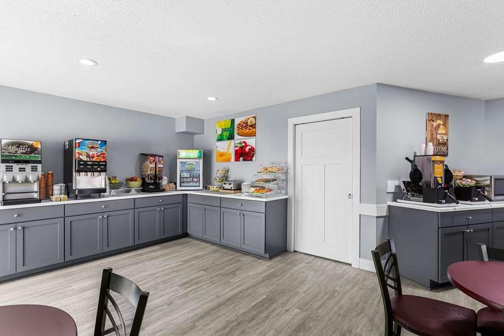 Quality Inn Lakefront Saint-Ignace Restaurant photo