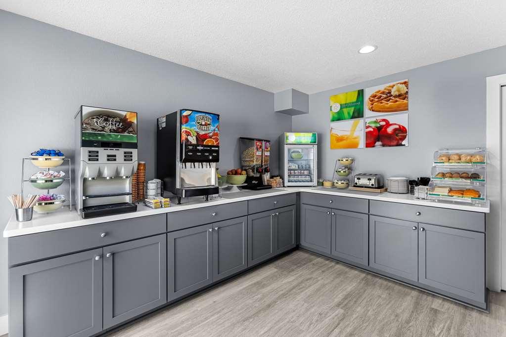 Quality Inn Lakefront Saint-Ignace Restaurant photo