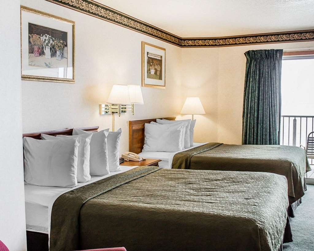 Quality Inn Lakefront Saint-Ignace Chambre photo