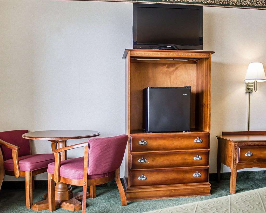 Quality Inn Lakefront Saint-Ignace Chambre photo